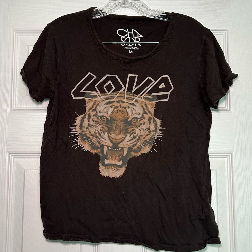 Chaser Dark Gray Tee Women’s medium graphic tee‎ Tiger casual lounge bold fun